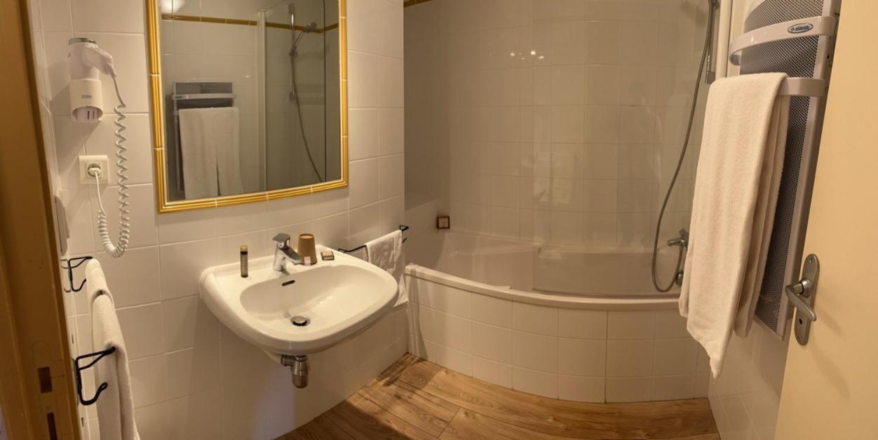 Logis Auberge Du Fel Le Fel Eksteriør billede